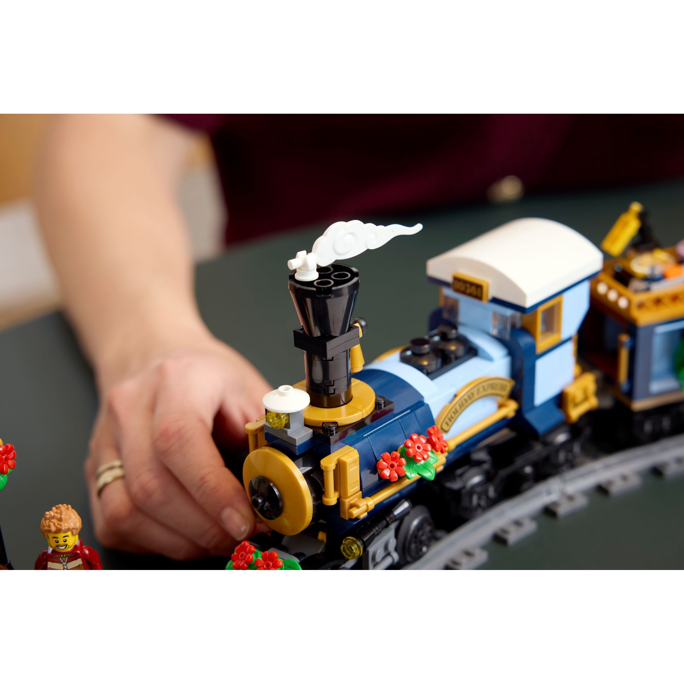 Holiday Express Train - Image 12