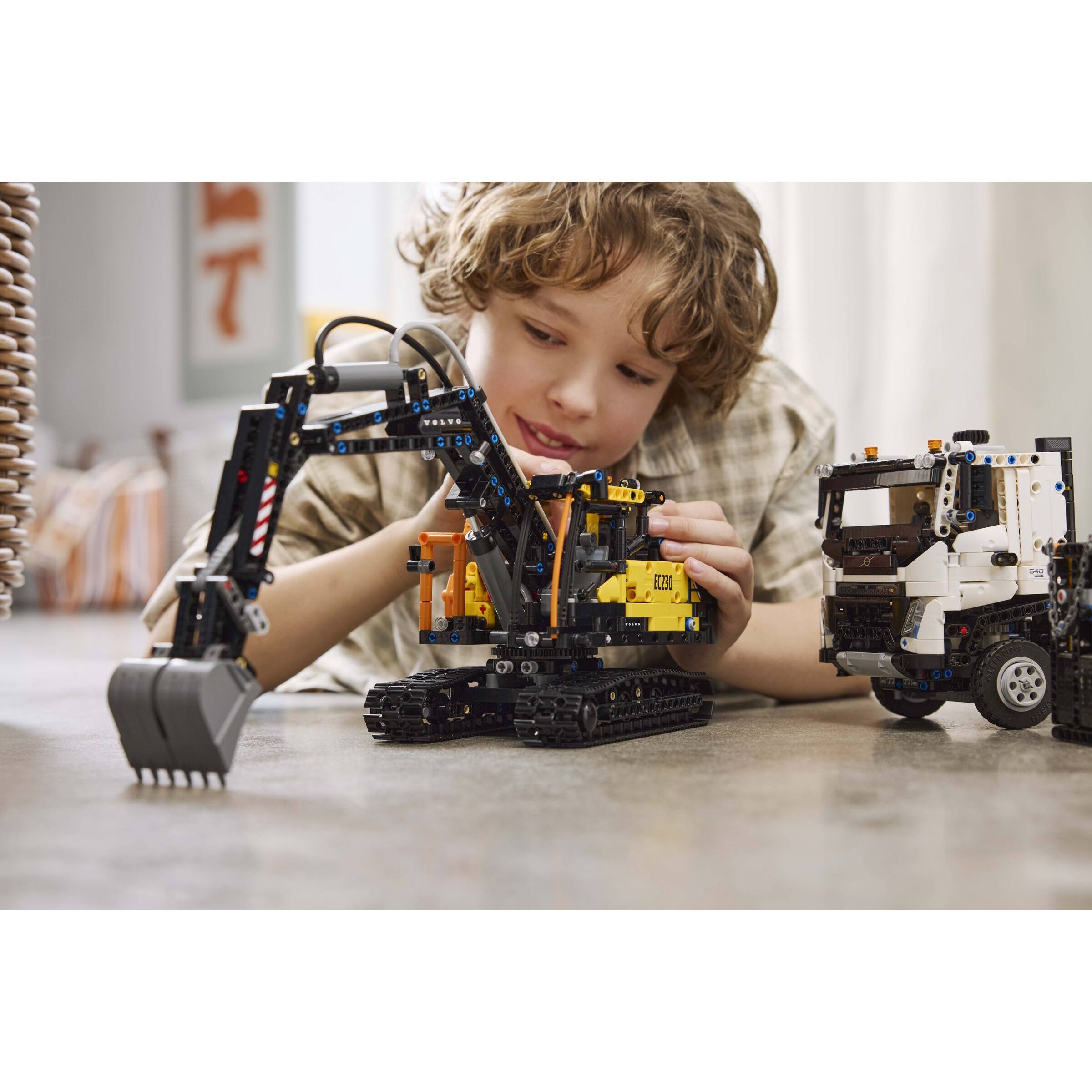 Volvo Fmx Truck & Ec230 Electric Excavator - Image 11