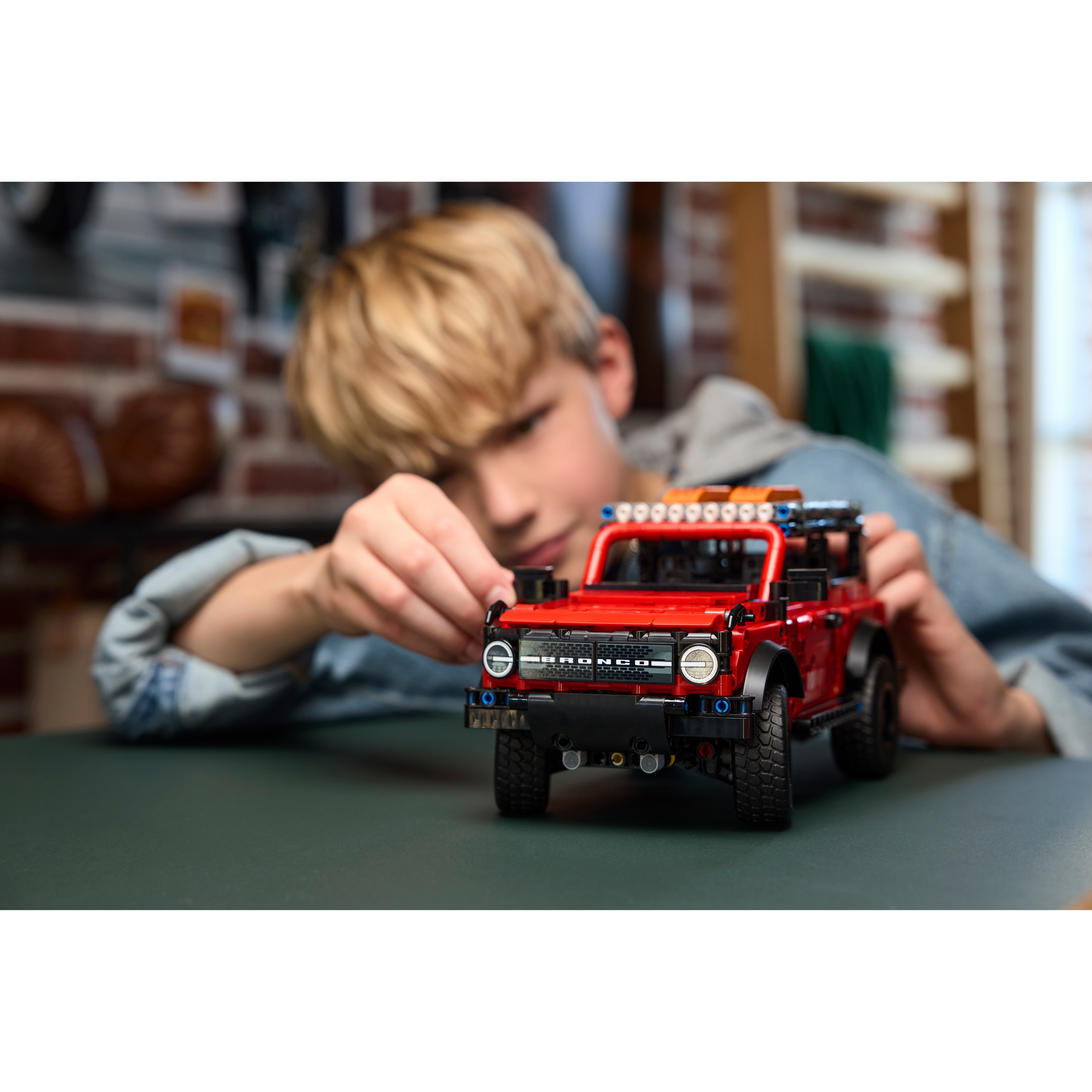 Ford Bronco Suv - Image 7