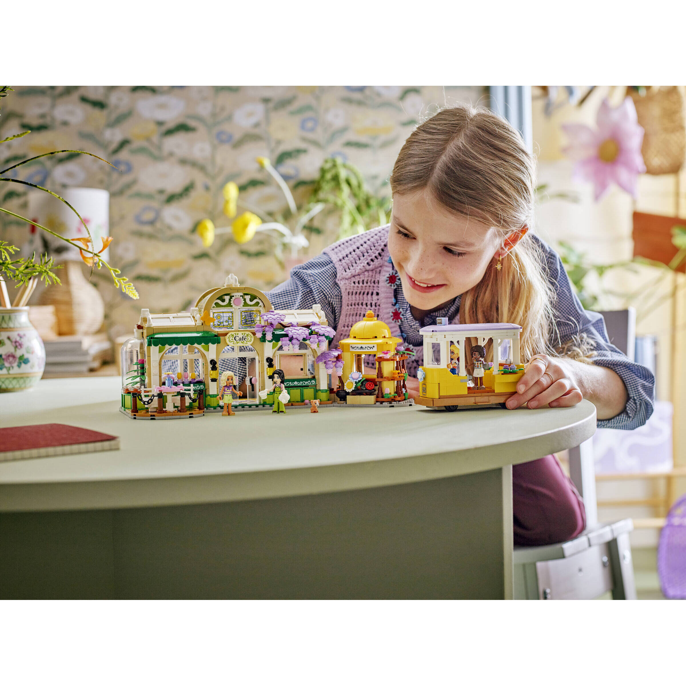 Plant Café & Flower Shop - Image 6
